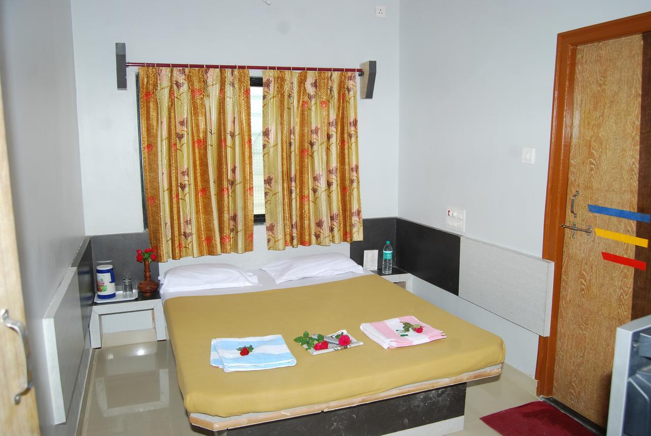 Hotel Utsav Shirdi Eksteriør bilde